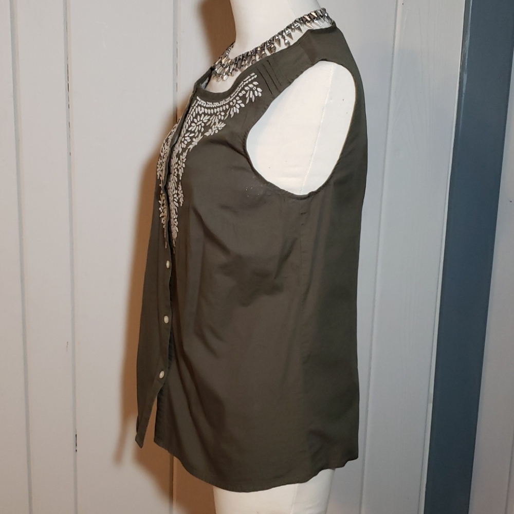 Lightly worn Croft & Barrow button down - Picture 2 of 4